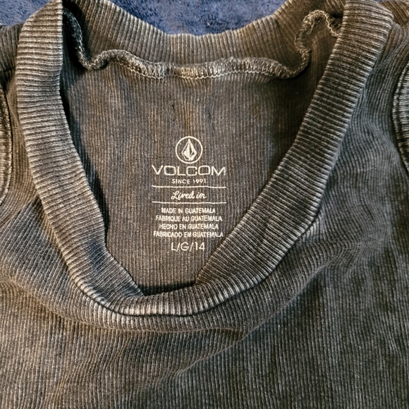 ⚡Black Volcom tank top⚡ - Picture 6 of 8